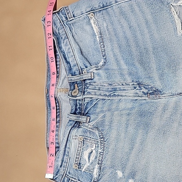 American Eagle Size 2 Med-Light Wash Low Rise Baggy Jeans, Distressed/Destroyed - Picture 6 of 15